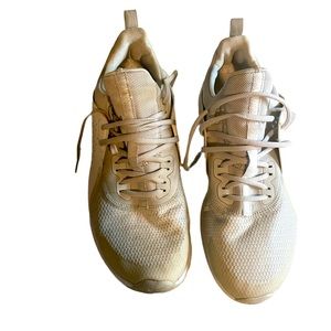 White used women’s Nike max size 10